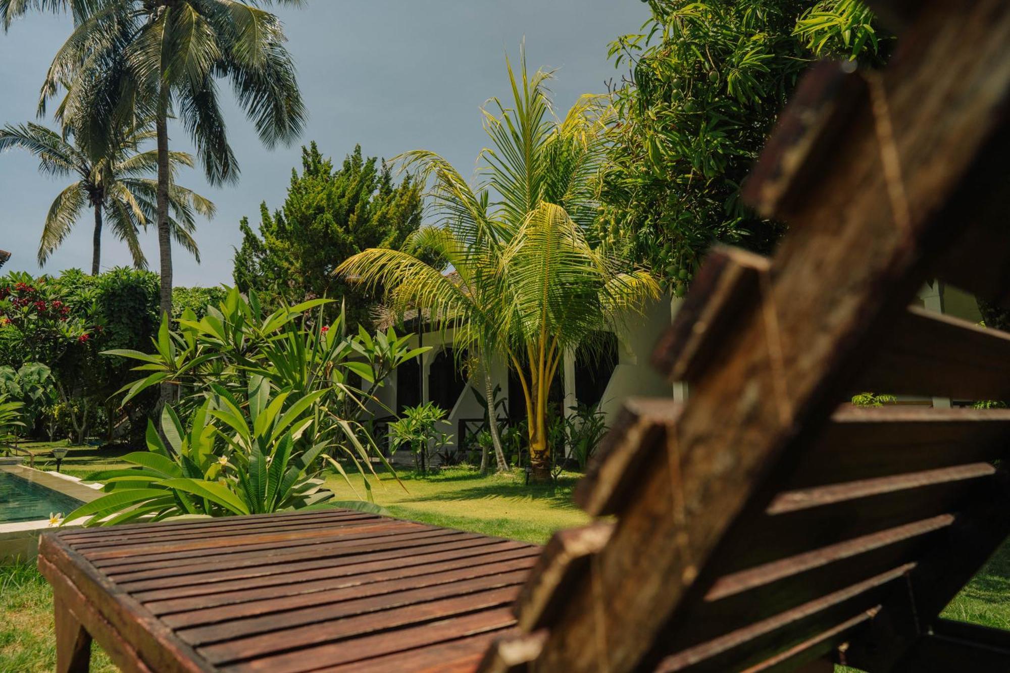 ホテル The Confidential Mandalika Kuta  エクステリア 写真